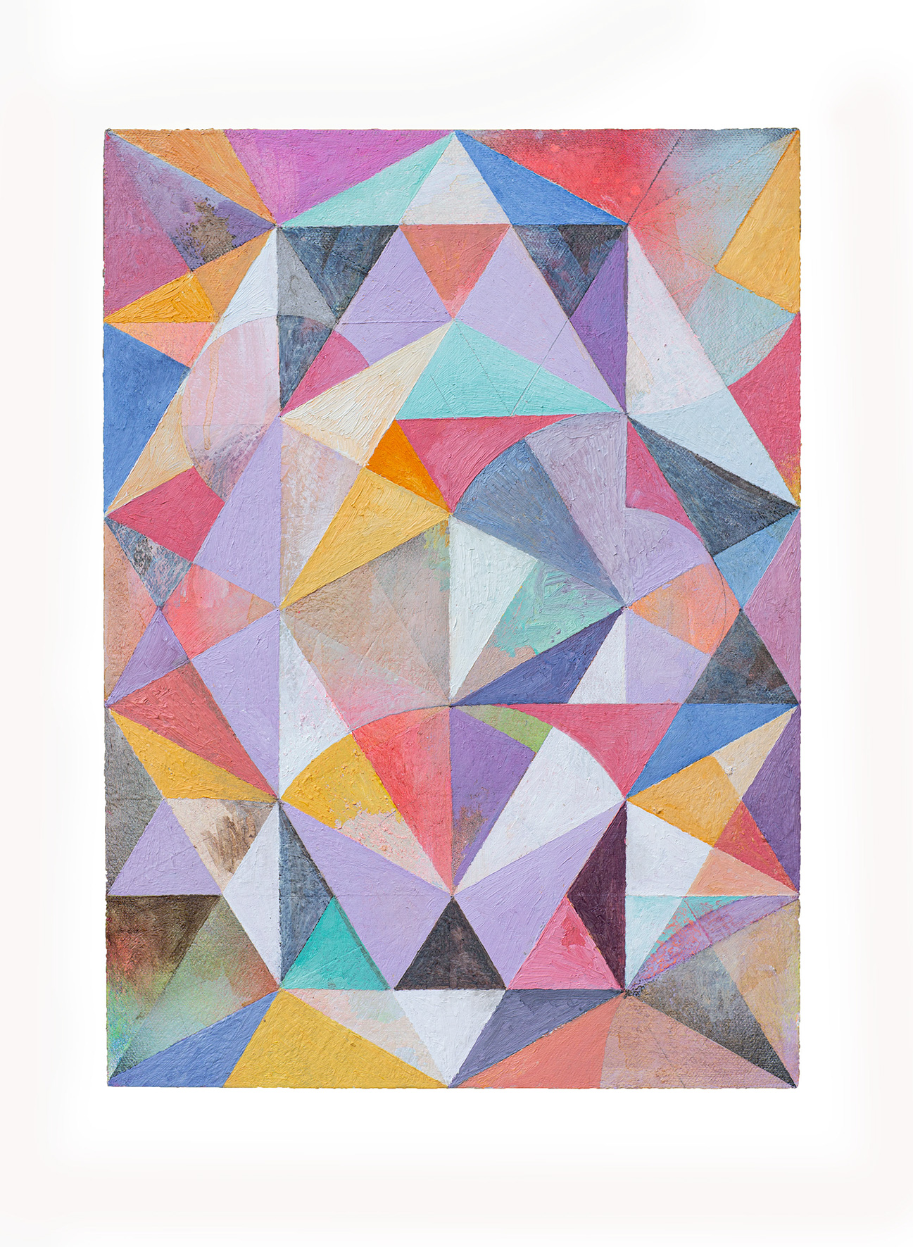 Ein farbenfrohes abstraktes Gemälde aus sich kreuzenden Dreiecken und geometrischen Formen in Rosa-, Lila-, Gelb-, Blau- und Orangetönen auf weißem Hintergrund.