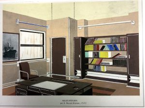 Art-déco-Illustration eines Arbeitszimmers mit einem Schreibtisch, einem Stuhl, einem mit Büchern gefüllten Regal, einem großen Fenster, einer Tür, einem Teppich und einem gerahmten Bild eines Schiffs an der Wand. Die Bildunterschrift lautet: Salle détudes par R. Mallet-Stevens, 1923.
