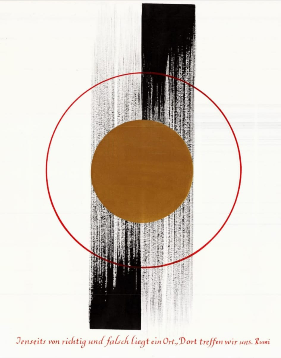 Abstrakte Kunst mit einem goldenen Kreis in der Mitte eines dünnen roten Kreises, überlagert von vertikalen schwarzen Pinselstrichen. Darunter steht ein deutscher Text: Jenseits von richtig und falsch liegt ein Ort. Dort treffen wir uns. Rumi.