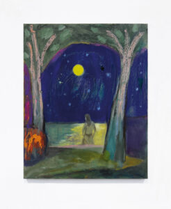 Ein Ölgemälde zeigt eine Gestalt, die am Ufer unter einem Vollmond und einem sternenklaren, dunkelblauen Himmel steht, eingerahmt von zwei großen Bäumen.